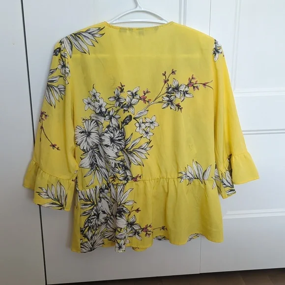 Yellow blouse - Picture 2 of 2